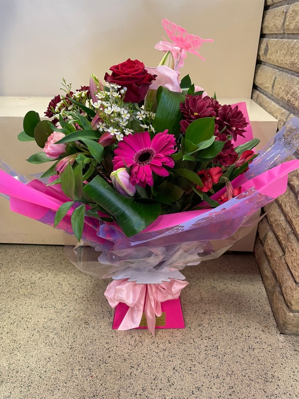 Hand tied Aqua Bouquet in water